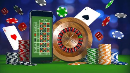 Pengguna bermain sportsbook dan live casino melalui ponsel dengan interface mudah dipahami